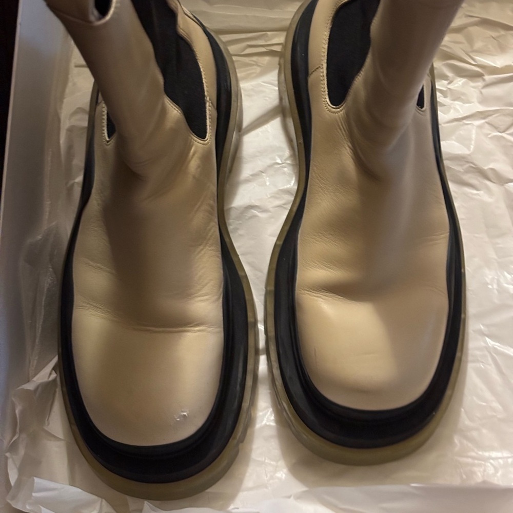 Bottega Veneta 
Size 40
Women’s Boots